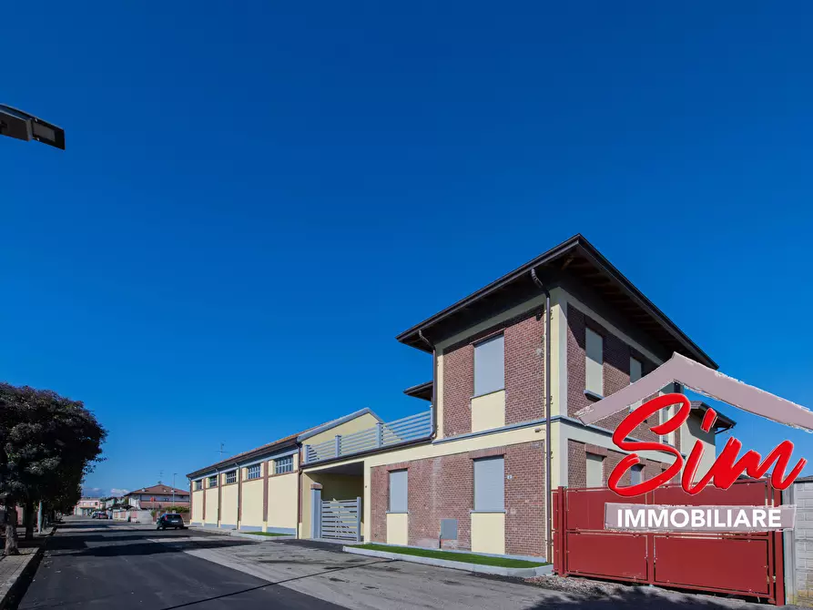 Immagine 2 di Villa in vendita  in Viale Roma sn a Casaleggio Novara