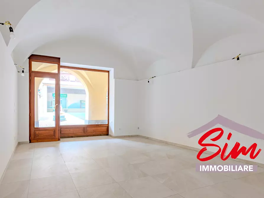 Immagine 5 di Locale commerciale in affitto  in Corso Cavour snc a Trino Vercellese