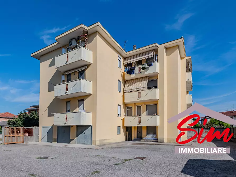 Immagine 26 di Trilocale in vendita  in Via F. Masini 42 a Romentino