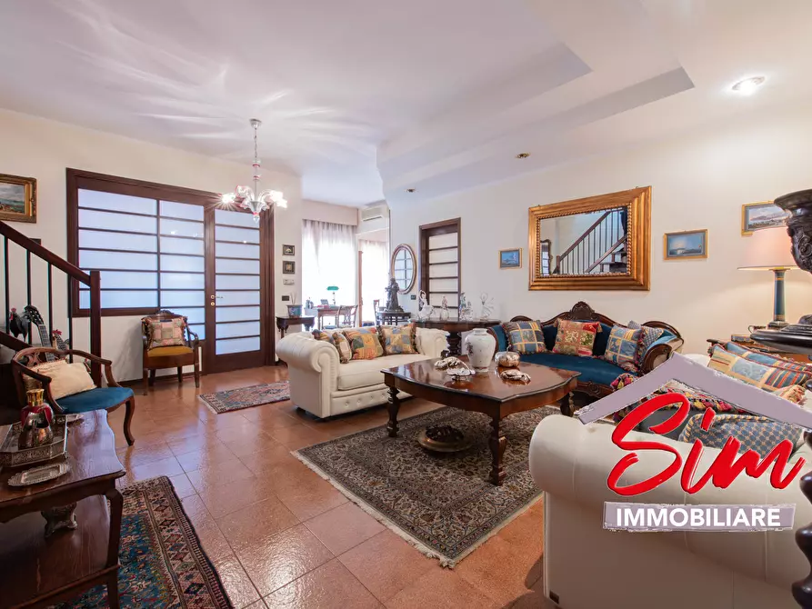 Immagine 3 di Pentalocale in vendita  in Via Agogna sn a Novara