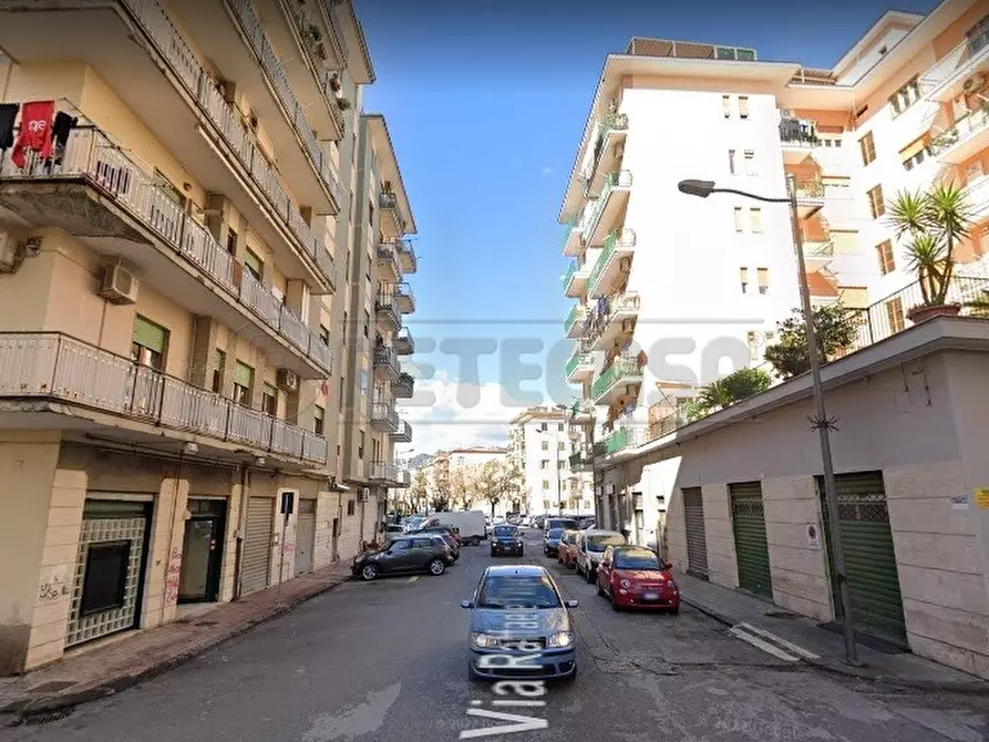 Immagine 2 di Locale commerciale in affitto  in Via Raffaele Fatigati 13-15 a Salerno