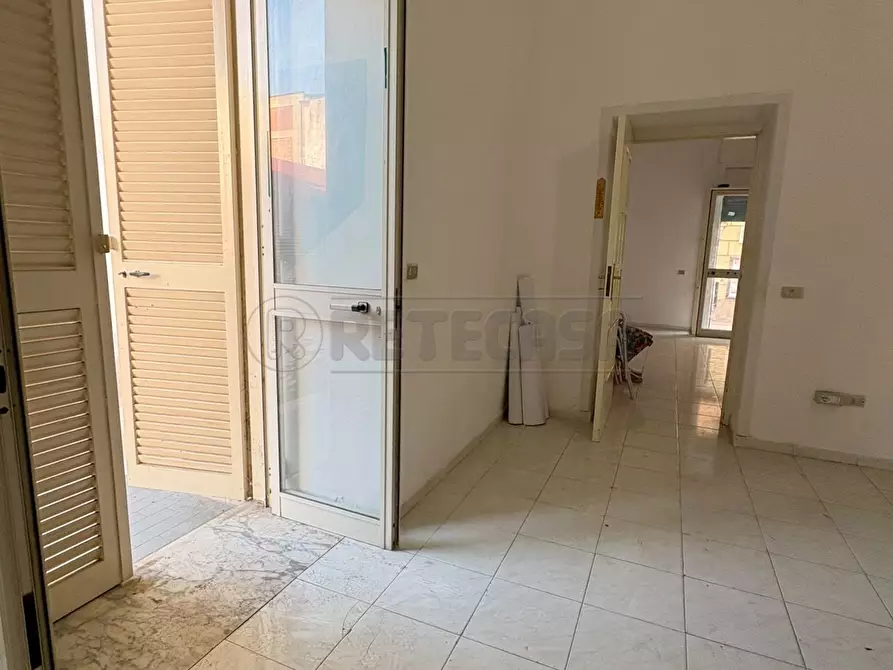 Immagine 14 di Locale commerciale in affitto  in Via Santa Croce a Capodrise