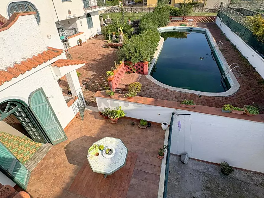 Immagine 1 di Villa in vendita  in Viale Cimabue 33 a Castel Volturno