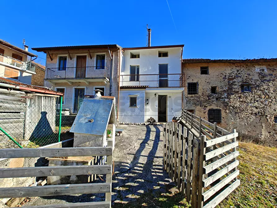 Immagine 1 di Casa semindipendente in vendita  in Contrada Fongara 52 a Recoaro Terme