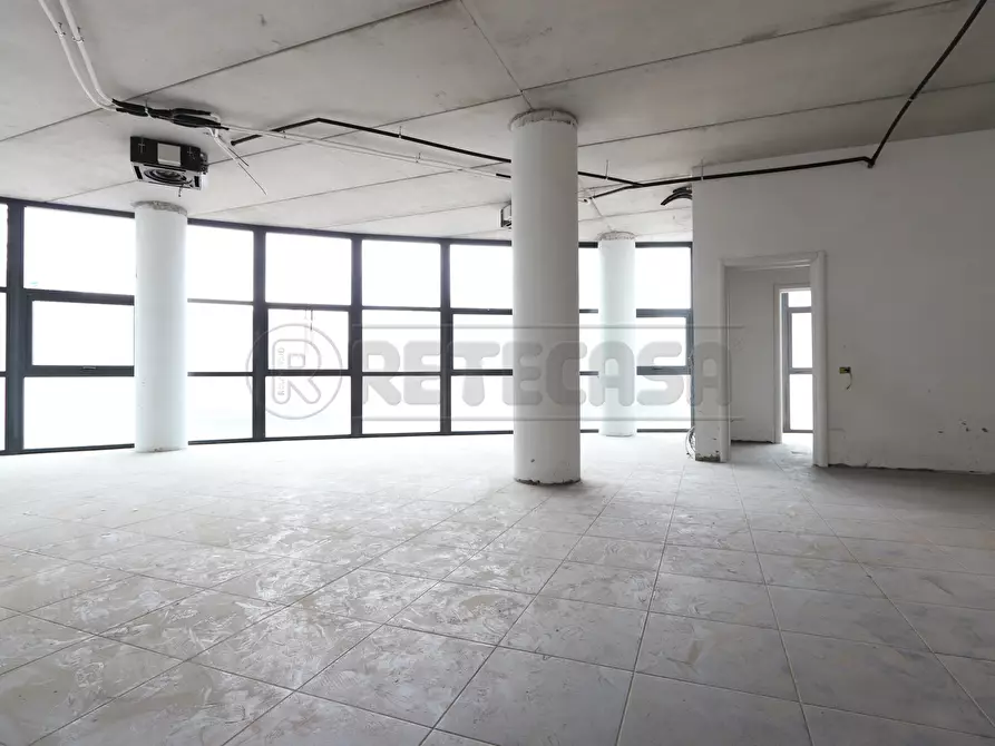 Immagine 32 di Ufficio in affitto  a Vicenza