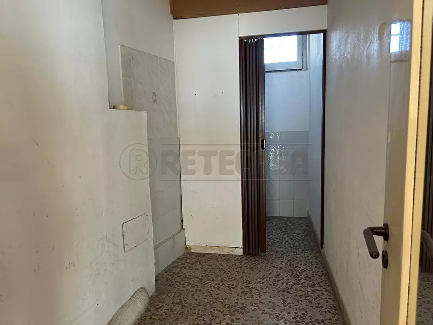 Immagine 4 di Locale commerciale in affitto  in VIA RUGGERO SETTIMO 10 a Caltanissetta