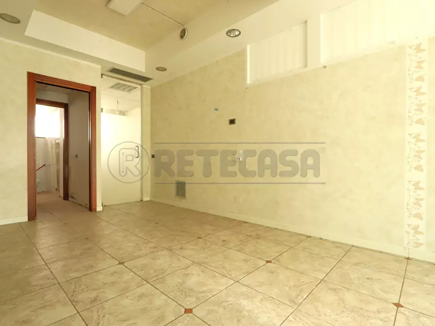 Immagine 5 di Locale commerciale in affitto  in via dal ponte 228 a Torri Di Quartesolo