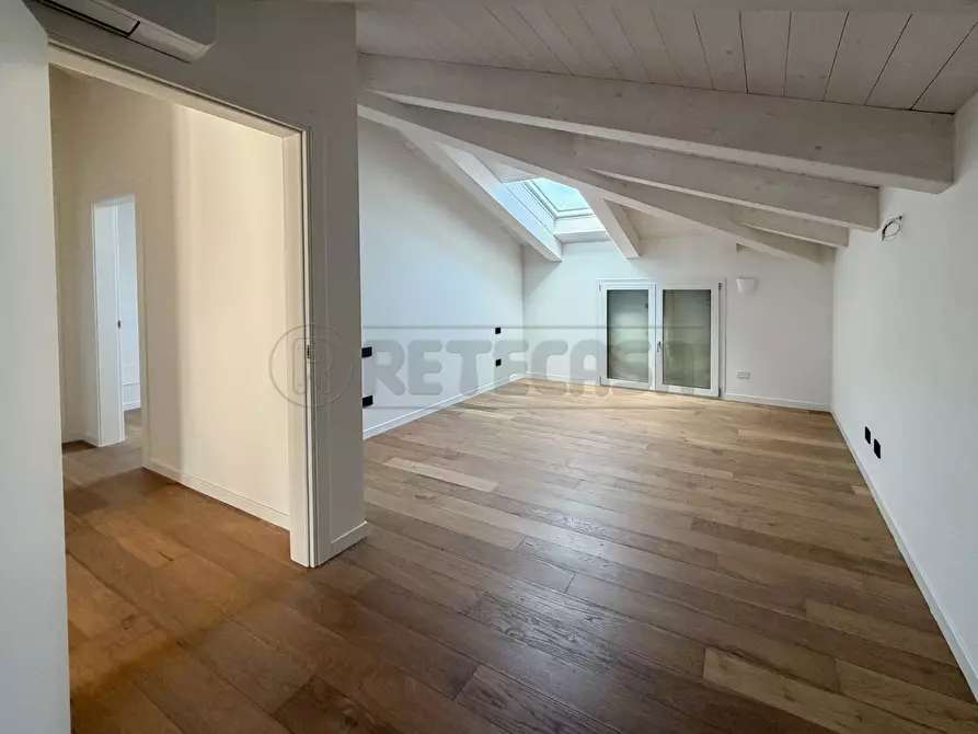 Immagine 36 di Attico in vendita  in Via F. Magellano a Creazzo