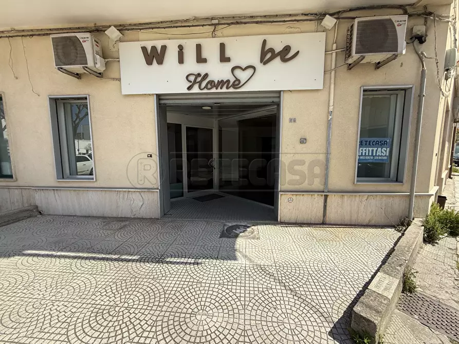 Immagine 22 di Locale commerciale in affitto  in Piazza Giuseppe Mazzini 16 a Nardo'