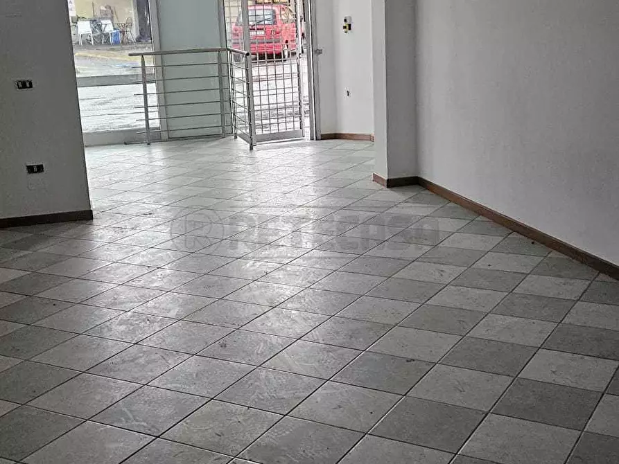 Immagine 2 di Locale commerciale in affitto  a Noale