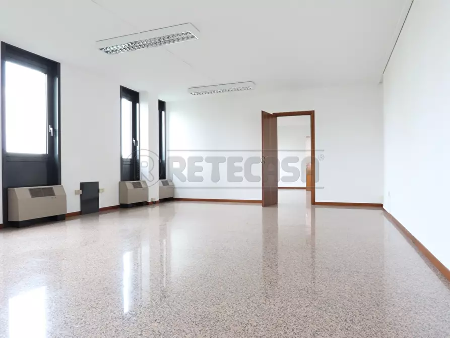 Immagine 20 di Ufficio in affitto  in Via Aldo Moro 10 a Vicenza