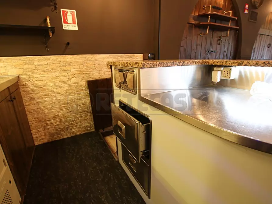 Immagine 8 di Locale commerciale in affitto  in Via Piazza Villaganzerla a Castegnero