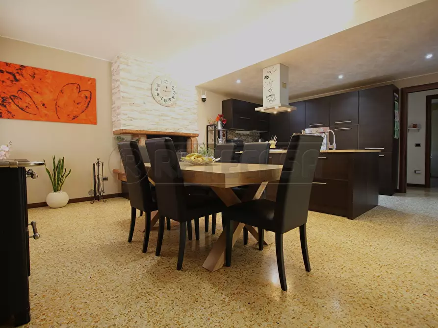 Immagine 8 di Appartamento in vendita  in VIALE DELL'INDUSTRIA 17 a San Giovanni Ilarione