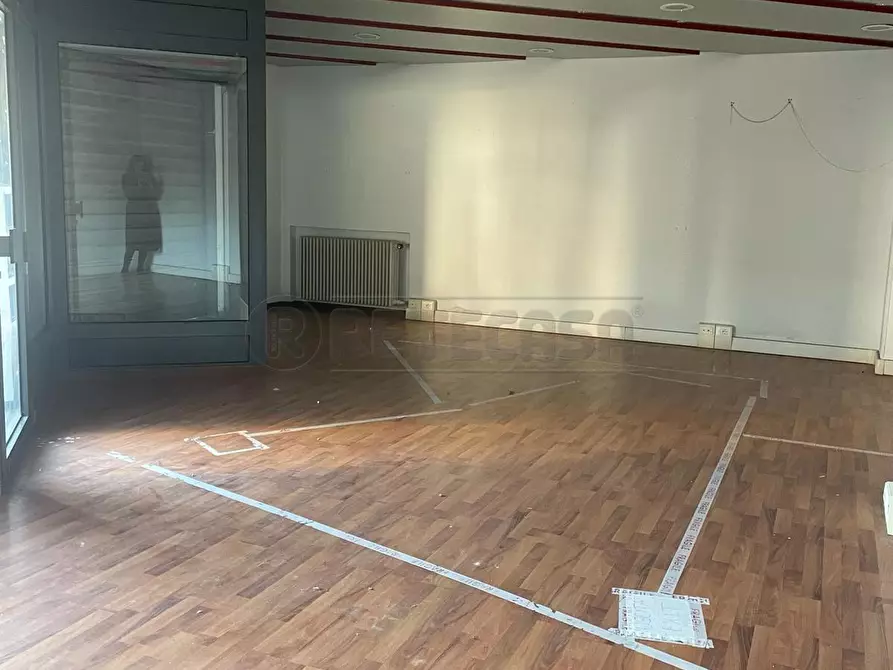 Immagine 8 di Attività commerciale in affitto  a Montecchio Maggiore