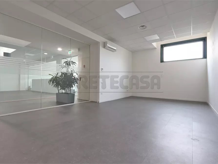 Immagine 12 di Ufficio in affitto  in Via Boschi a Torri Di Quartesolo