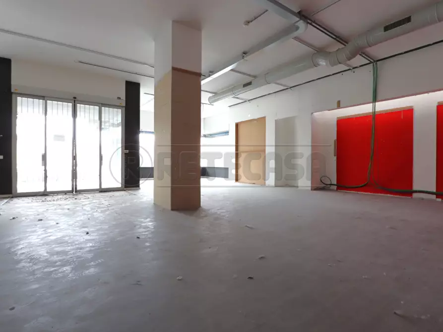 Immagine 22 di Locale commerciale in vendita  in Viale Verona 251 a Vicenza