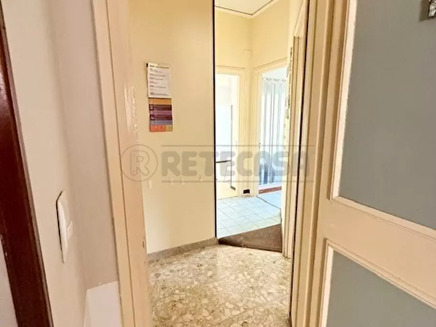 Immagine 26 di Trilocale in vendita  in Via Sandro Pertini 1 a Salerno