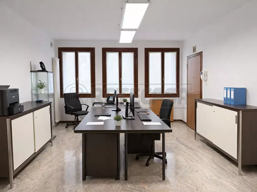 Immagine 4 di Ufficio in affitto  in Via Pola a Torri Di Quartesolo