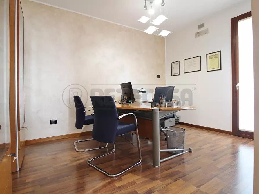 Immagine 9 di Ufficio in affitto  in VIA ALCIDE DE GASPERI 80 a Montecchio Maggiore