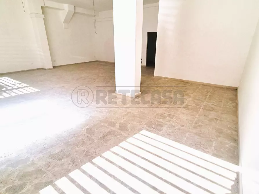 Immagine 3 di Locale commerciale in vendita  a Pescara