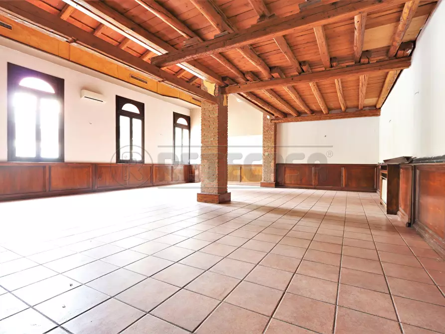 Immagine 8 di Locale commerciale in affitto  a Vicenza