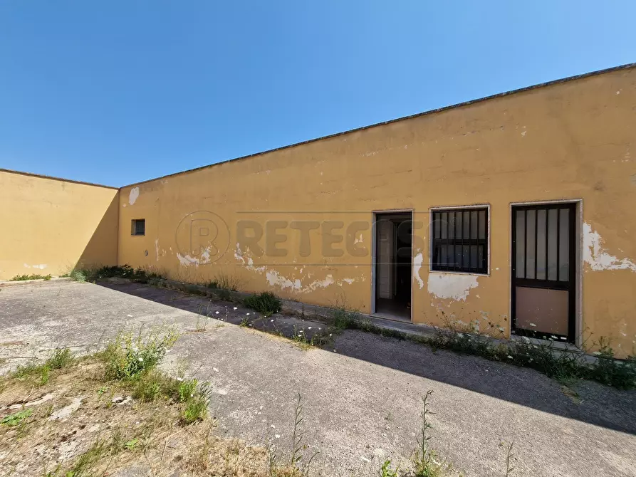 Immagine 73 di Laboratorio in vendita  in Via Neviano 37 a Seclì