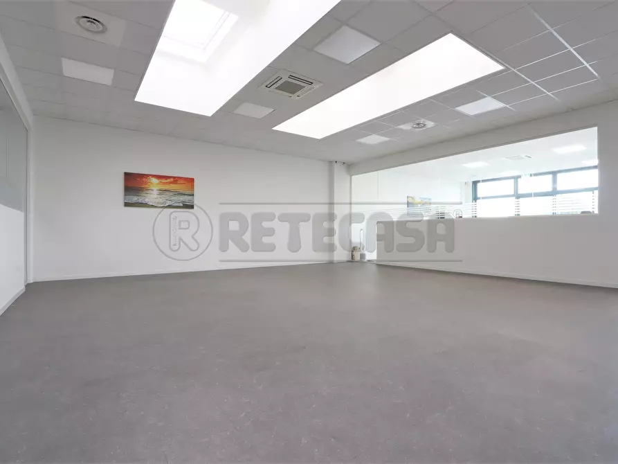 Immagine 3 di Ufficio in affitto  in Via Boschi a Torri Di Quartesolo