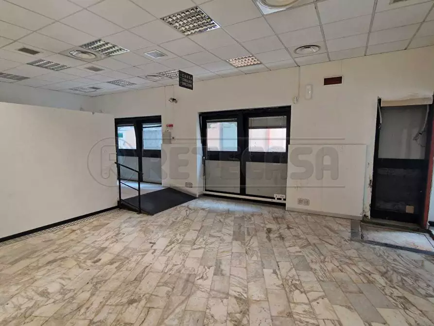 Immagine 10 di Locale commerciale in vendita  a Mercato San Severino