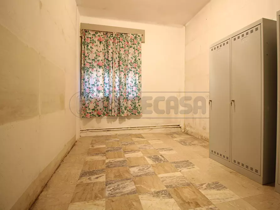 Immagine 9 di Locale commerciale in vendita  a Montecchio Maggiore