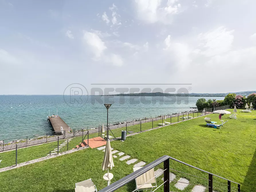 Immagine 1 di Appartamento in vendita  in Via Giuseppe Mazzini 1 a Padenghe Sul Garda