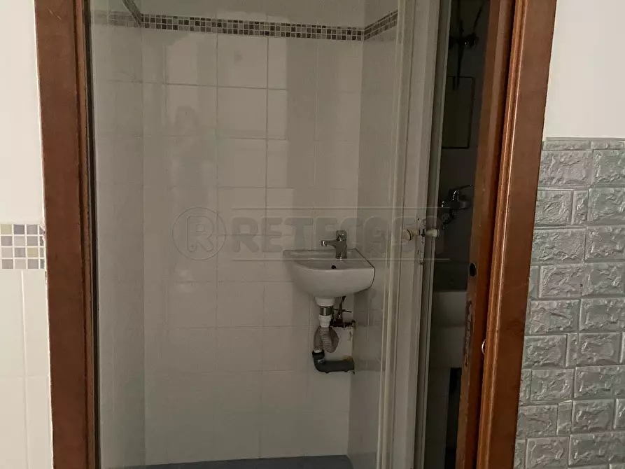 Immagine 7 di Locale commerciale in affitto  in Via Posidonia 96/C a Salerno