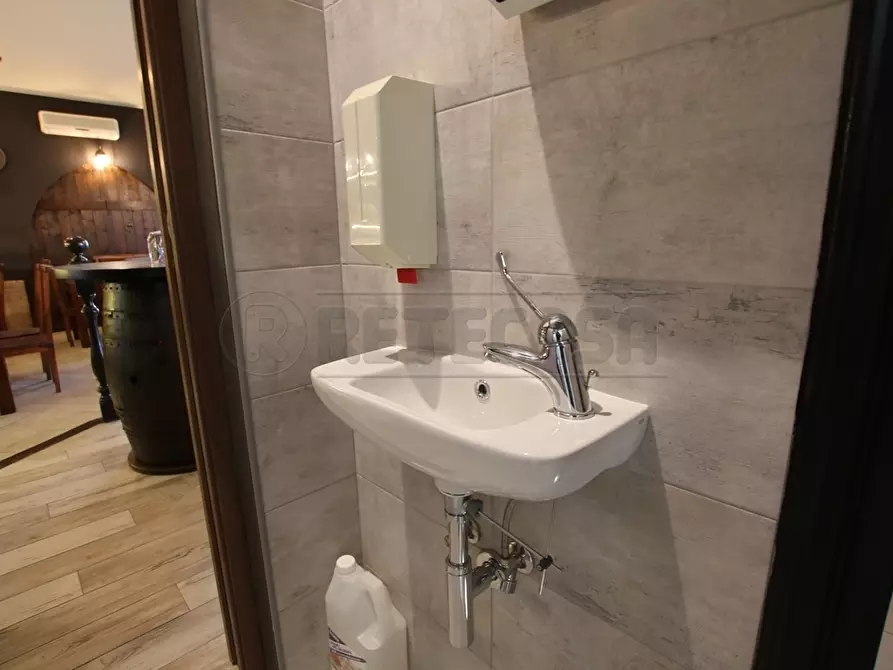 Immagine 7 di Locale commerciale in affitto  in Via Piazza Villaganzerla a Castegnero