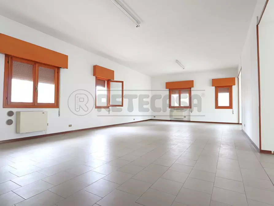 Immagine 5 di Locale commerciale in vendita  in Via S. Quasimodo a Grisignano Di Zocco