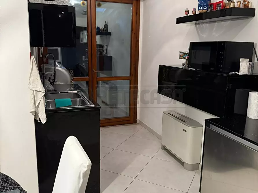 Immagine 3 di Quadrilocale in vendita  in Via Giulio Cesare 2 a Desenzano Del Garda