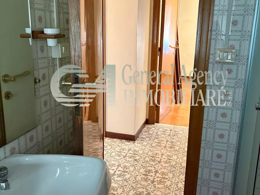 Immagine 85 di Appartamento in vendita  in via guido de ruggiero a Roma