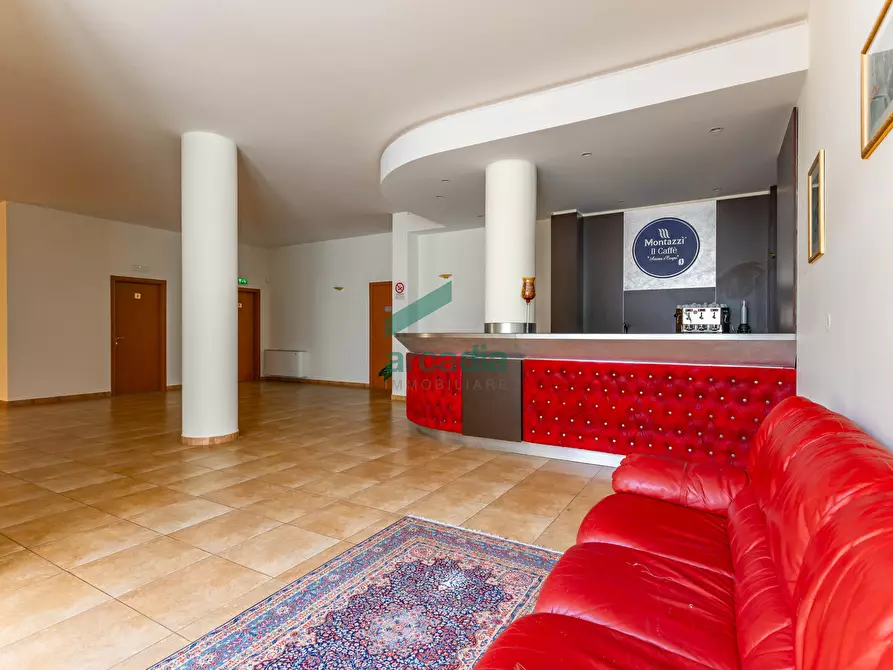 Immagine 15 di Locale commerciale in vendita  in Strada Vicinale Vecchia di Matera 369 a Gioia Del Colle