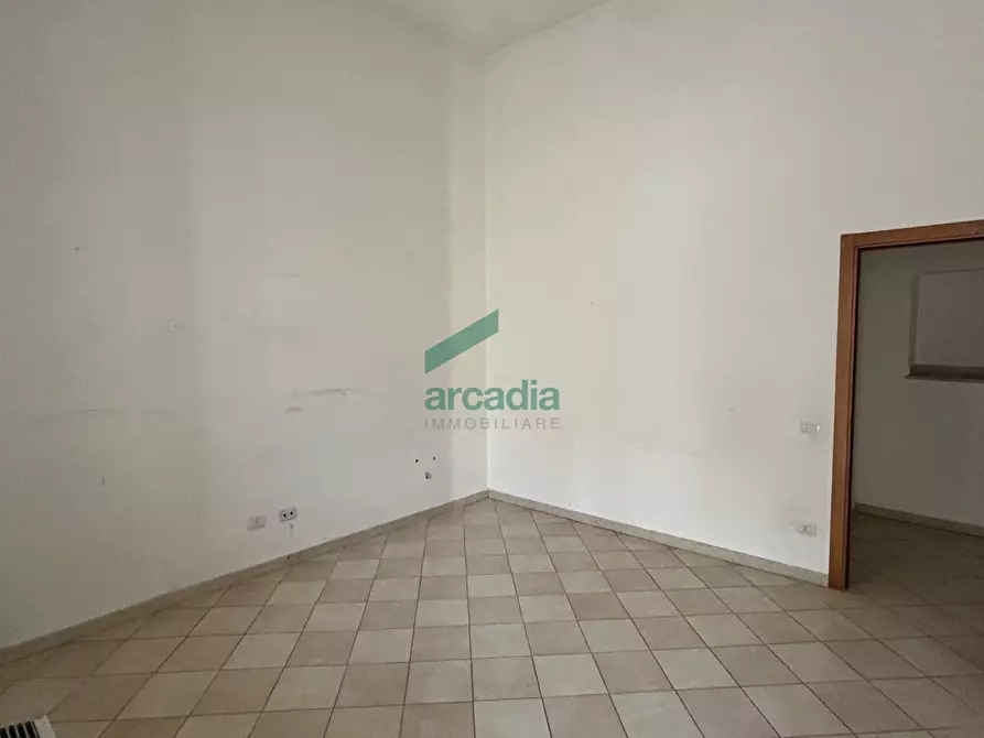 Immagine 24 di Locale commerciale in affitto  in Via Bellino 4 a Bitritto