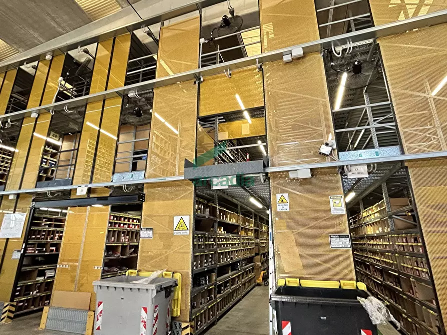 Immagine 25 di Attività artigianale in vendita  in Strada Provinciale Palese-modugno 12 a Modugno