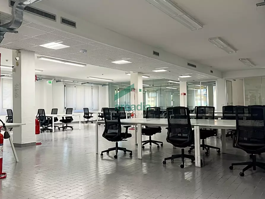 Immagine 24 di Ufficio in vendita  in Via Saverio Milella 2/bis a Bari