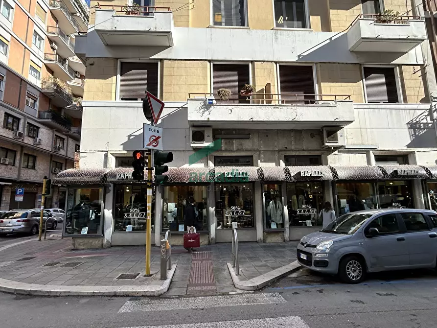 Immagine 5 di Locale commerciale in vendita  in Via Dante Alighieri 22 a Bari