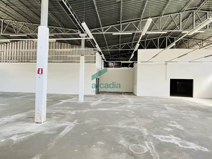 Immagine 34 di Attività artigianale in vendita  in Viale Biagio Accolti Gil 22 a Bari