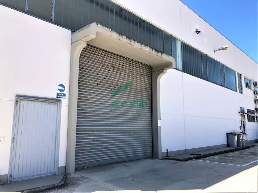 Immagine 46 di Attività artigianale in vendita  in Via delle Magnolie 8 a Modugno