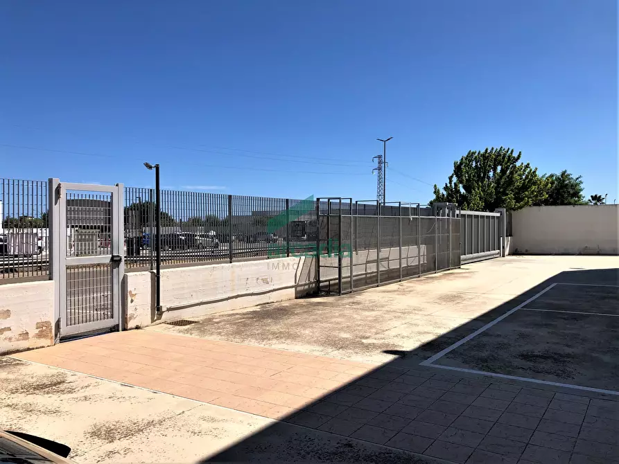 Immagine 38 di Attività artigianale in vendita  in Via delle Magnolie 8 a Modugno