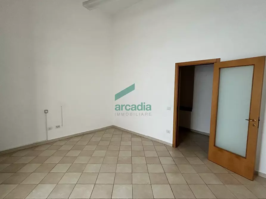 Immagine 3 di Locale commerciale in affitto  in Via Bellino 4 a Bitritto