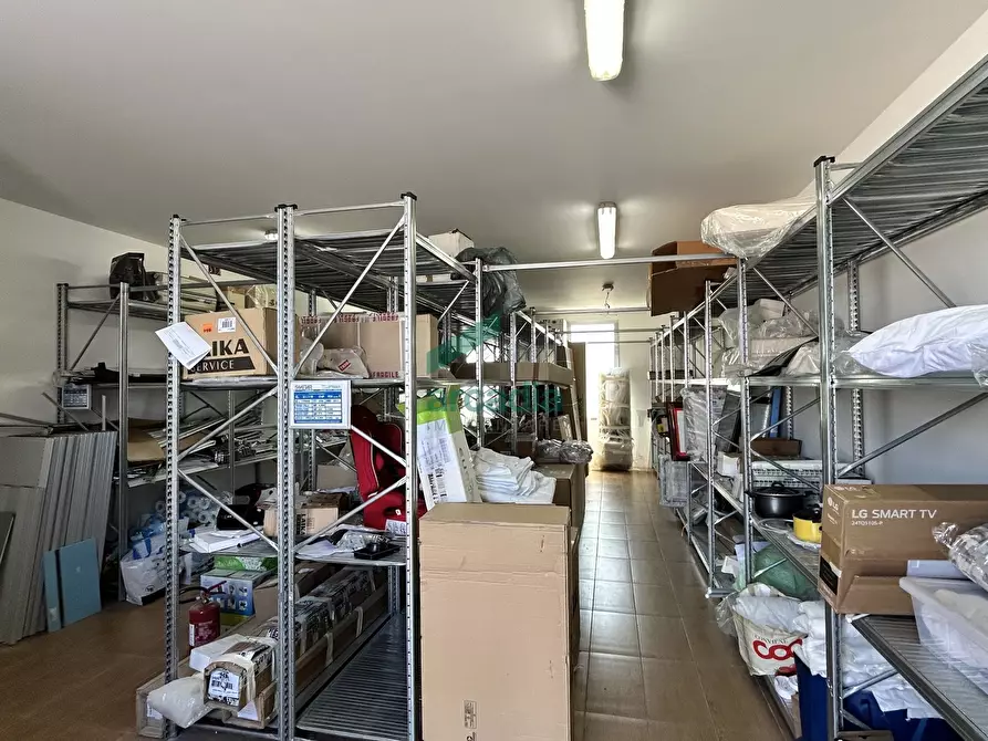 Immagine 17 di Locale commerciale in vendita  in Via Giovanni Gentile 79bis a Bari