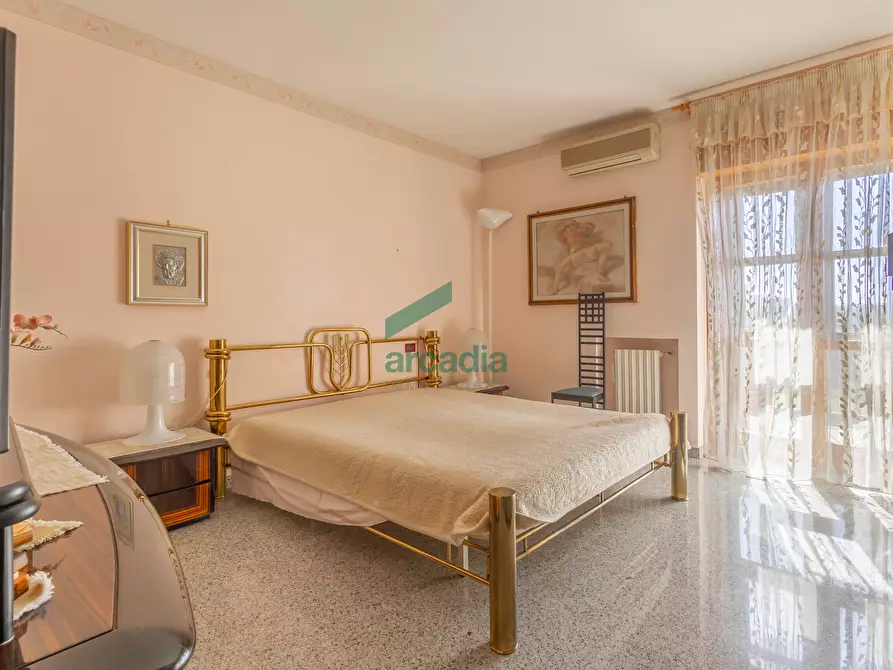 Immagine 24 di Quadrilocale in vendita  in Via Rosario Livatino 9 a Bari