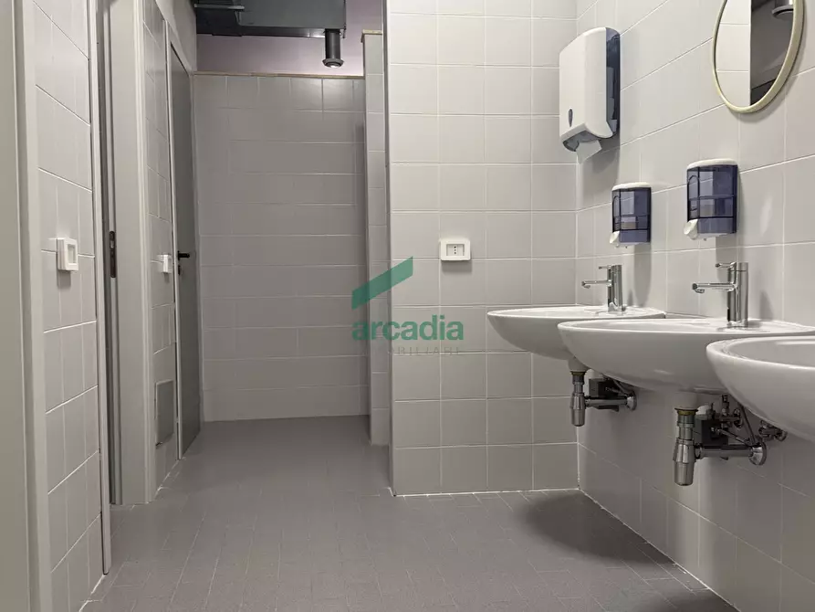 Immagine 19 di Ufficio in vendita  in Via Saverio Milella 2/bis a Bari