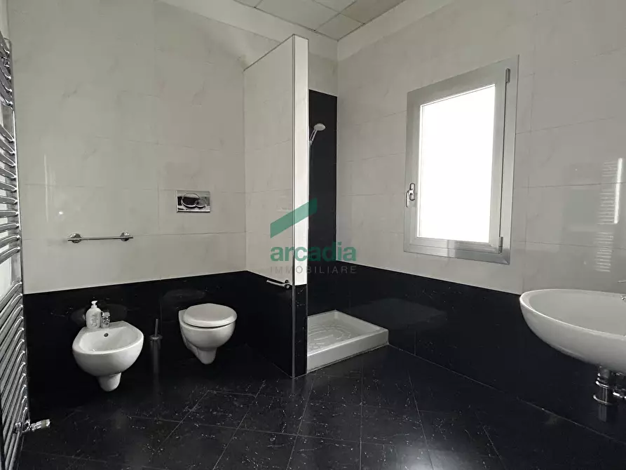 Immagine 20 di Attività artigianale in vendita  in sp231 km 79.400 a Modugno