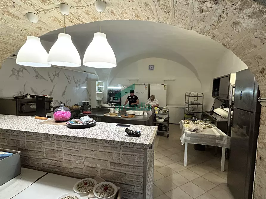Immagine 15 di Magazzino in vendita  in Corso Cavour 192 a Bari