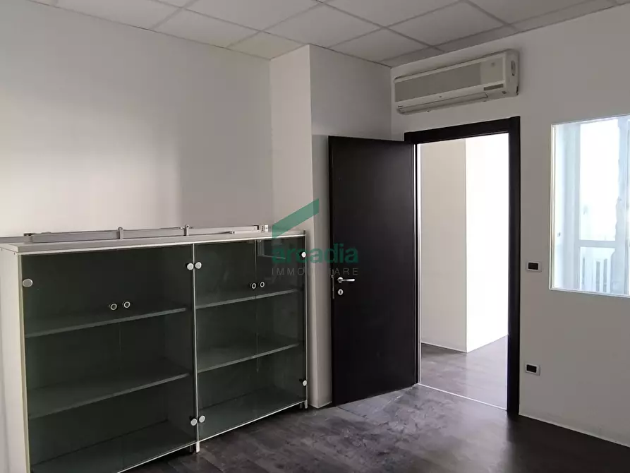 Immagine 14 di Attività artigianale in affitto  in S.S. 16 km 810,800 SN a Triggiano